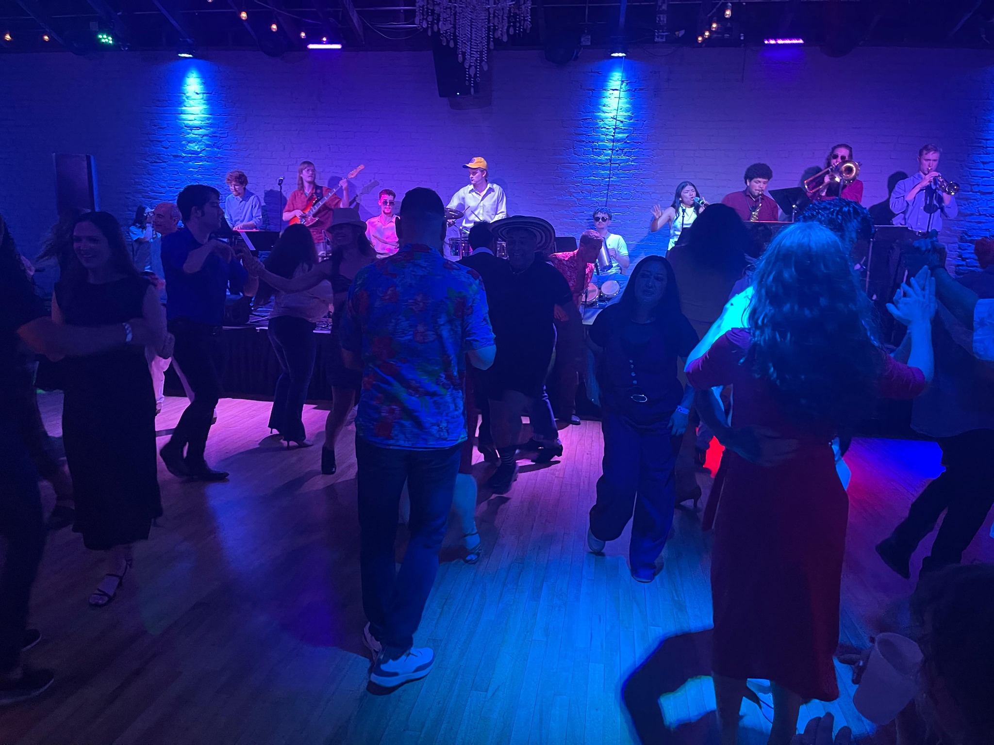 A full dance floor in front of Orquesta Afinke
